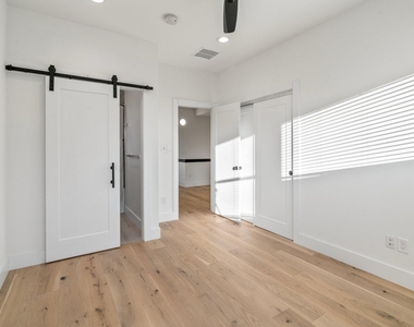 3802 Commerce Street - Photo Thumbnail 32
