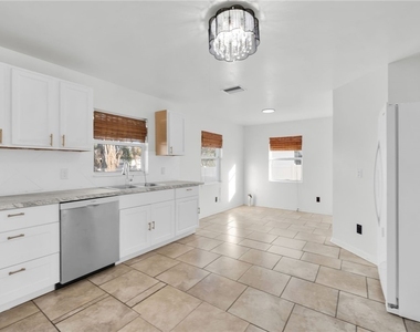 918 Acroft Avenue - Photo Thumbnail 8