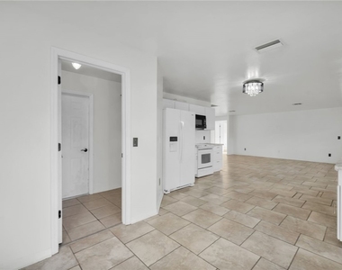 918 Acroft Avenue - Photo Thumbnail 10