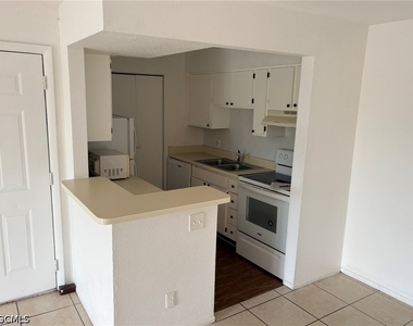 2855 Winkler Avenue - Photo Thumbnail 6