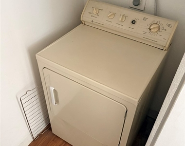 2855 Winkler Avenue - Photo Thumbnail 16