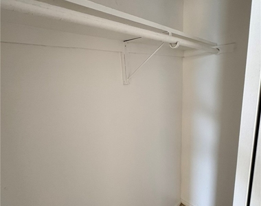 2855 Winkler Avenue - Photo Thumbnail 10