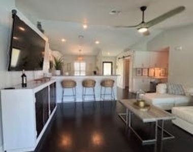 4104 Sw 15 Avenue - Photo Thumbnail 9