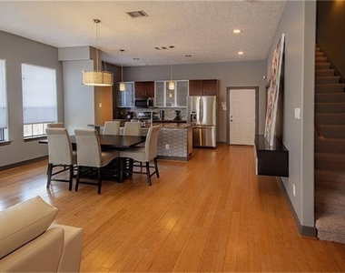 1414 Emancipation Avenue - Photo Thumbnail 3