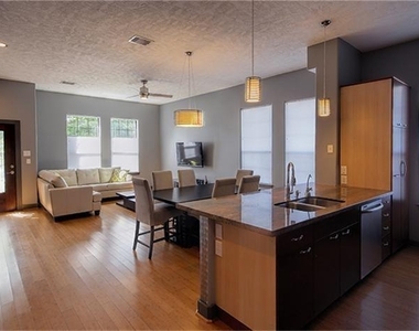 1414 Emancipation Avenue - Photo Thumbnail 4