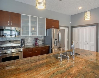 1414 Emancipation Avenue - Photo Thumbnail 7