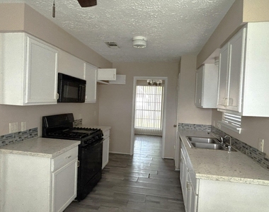 17323 Camberwell Green Lane - Photo Thumbnail 6