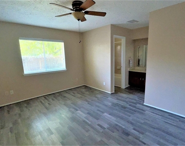 17323 Camberwell Green Lane - Photo Thumbnail 9