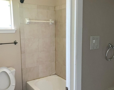17323 Camberwell Green Lane - Photo Thumbnail 14