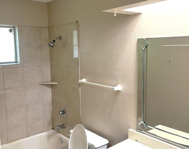 17323 Camberwell Green Lane - Photo Thumbnail 11