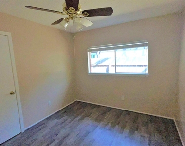 17323 Camberwell Green Lane - Photo Thumbnail 13
