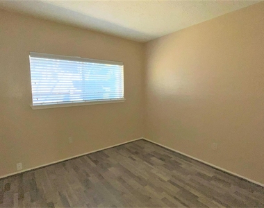 17323 Camberwell Green Lane - Photo Thumbnail 15