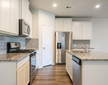 16856 Pink Wintergreen Drive - Photo Thumbnail 8