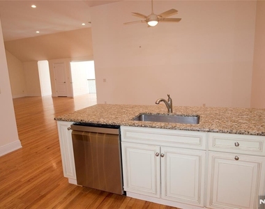 673 Glendale - Photo Thumbnail 7
