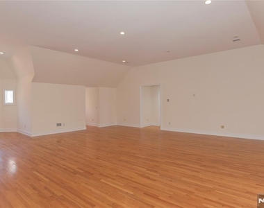 673 Glendale - Photo Thumbnail 10