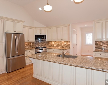 673 Glendale - Photo Thumbnail 5