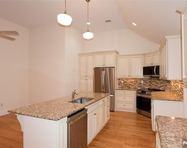 673 Glendale - Photo Thumbnail 3