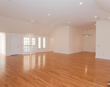 673 Glendale - Photo Thumbnail 8