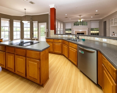 2435 Thorndon Park Court - Photo Thumbnail 27