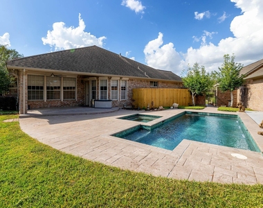 2435 Thorndon Park Court - Photo Thumbnail 3