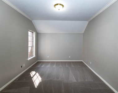 2435 Thorndon Park Court - Photo Thumbnail 6