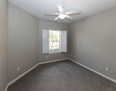 2435 Thorndon Park Court - Photo Thumbnail 10