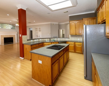 2435 Thorndon Park Court - Photo Thumbnail 15