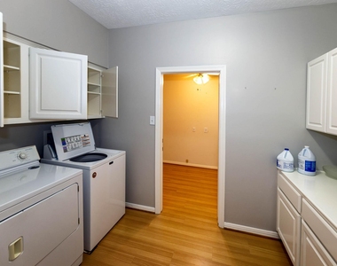 2435 Thorndon Park Court - Photo Thumbnail 7