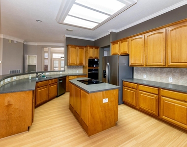 2435 Thorndon Park Court - Photo Thumbnail 14
