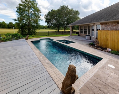 2435 Thorndon Park Court - Photo Thumbnail 2