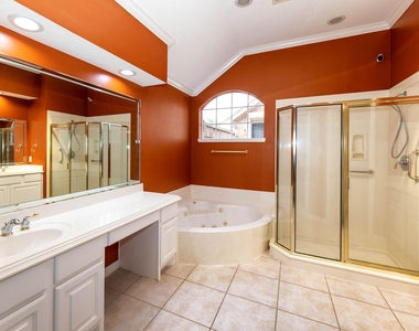 2435 Thorndon Park Court - Photo Thumbnail 22