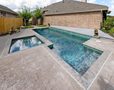 2435 Thorndon Park Court - Photo Thumbnail 18