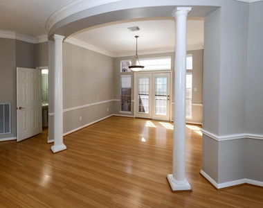 2435 Thorndon Park Court - Photo Thumbnail 9