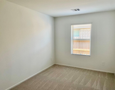 221 Crystal Bay Ln - Photo Thumbnail 14