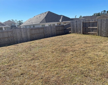 221 Crystal Bay Ln - Photo Thumbnail 17