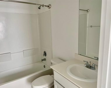 221 Crystal Bay Ln - Photo Thumbnail 12
