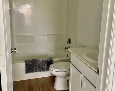 221 Crystal Bay Ln - Photo Thumbnail 18
