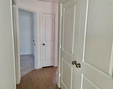 221 Crystal Bay Ln - Photo Thumbnail 11