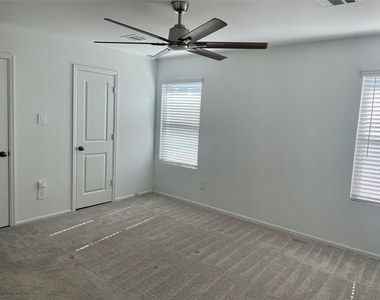 221 Crystal Bay Ln - Photo Thumbnail 13