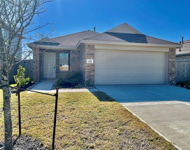 221 Crystal Bay Ln - Photo Thumbnail 4
