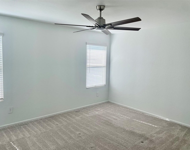221 Crystal Bay Ln - Photo Thumbnail 9