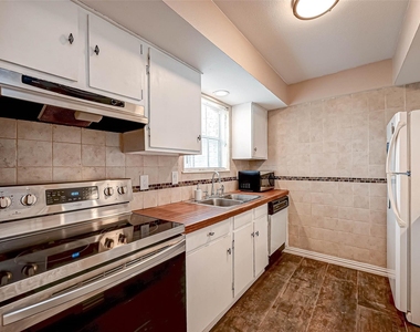 2232 S Piney Point Road - Photo Thumbnail 9