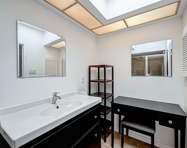 2232 S Piney Point Road - Photo Thumbnail 26
