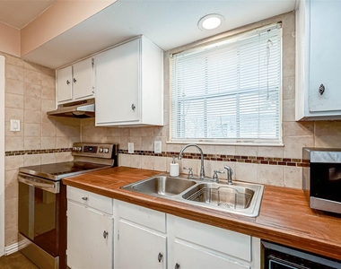 2232 S Piney Point Road - Photo Thumbnail 11