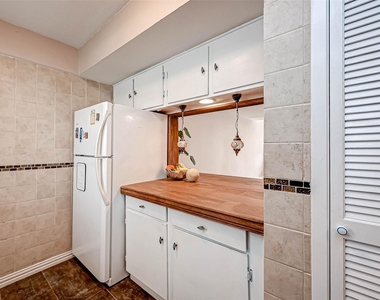 2232 S Piney Point Road - Photo Thumbnail 12