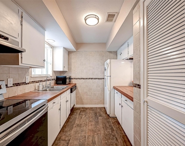 2232 S Piney Point Road - Photo Thumbnail 8