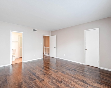 2232 S Piney Point Road - Photo Thumbnail 19