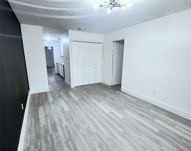 6824 W Fuqua Drive - Photo Thumbnail 6