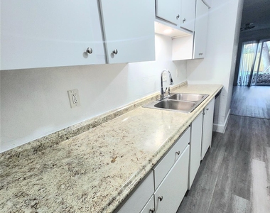 6824 W Fuqua Drive - Photo Thumbnail 3