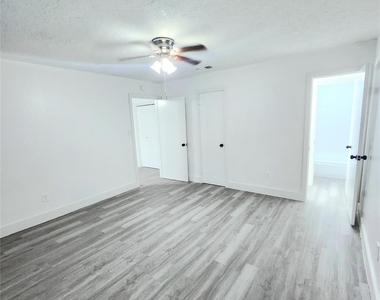 6824 W Fuqua Drive - Photo Thumbnail 10